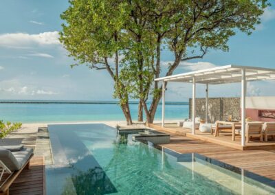 Four Seasons Landaa Giraavaru